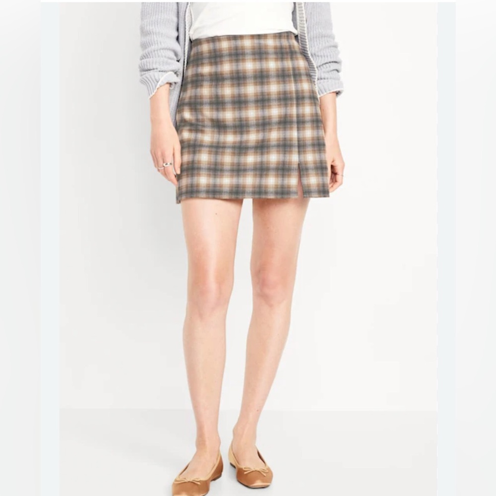 Old Navy Mini Pencil Skirt, size large, perfect condition, side zip and hook
